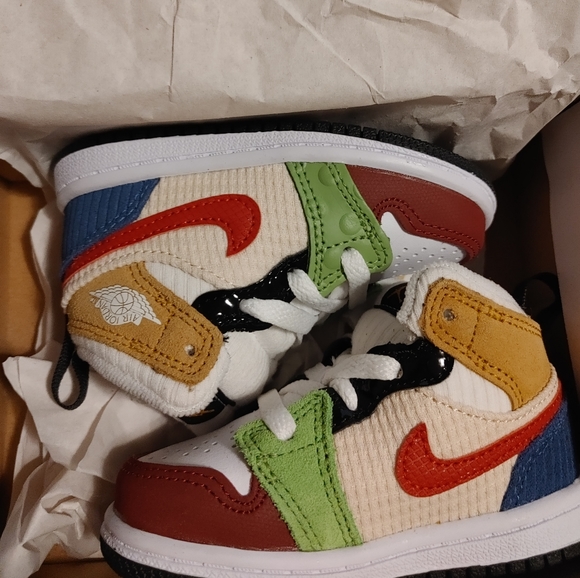 Jordan Other - Air Jordan 1 Mid SE TD "Messy Room" (Size: 5C)